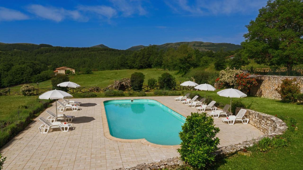 Вилла Castello Di Pupaggi Sellano Экстерьер фото
