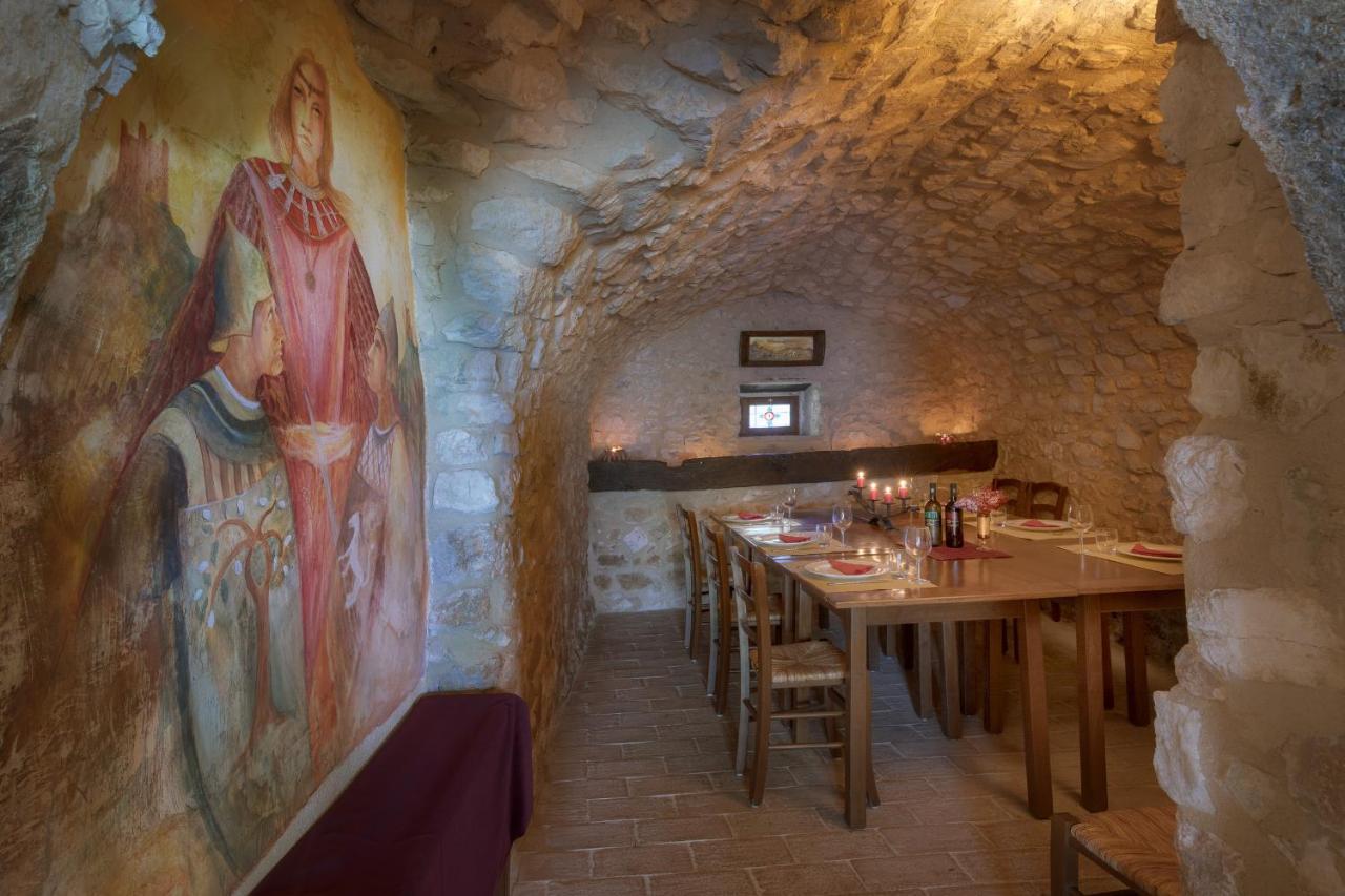 Вилла Castello Di Pupaggi Sellano Экстерьер фото
