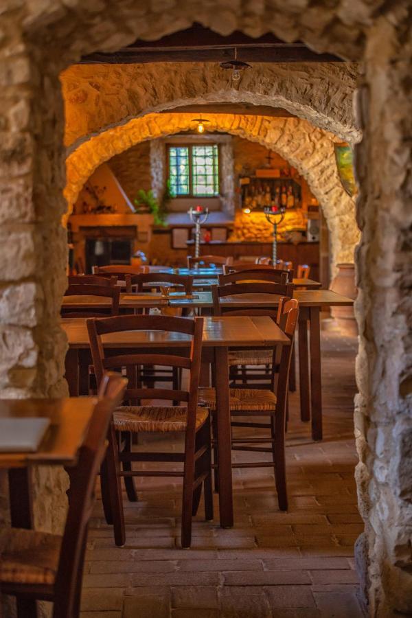 Вилла Castello Di Pupaggi Sellano Экстерьер фото